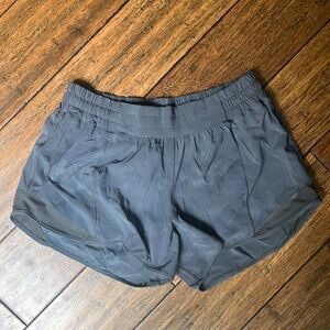 Lululemon Hotty Hot Lined Shorts LR 4” Size 10 Diamond Dye Pitch Grey / Graphite